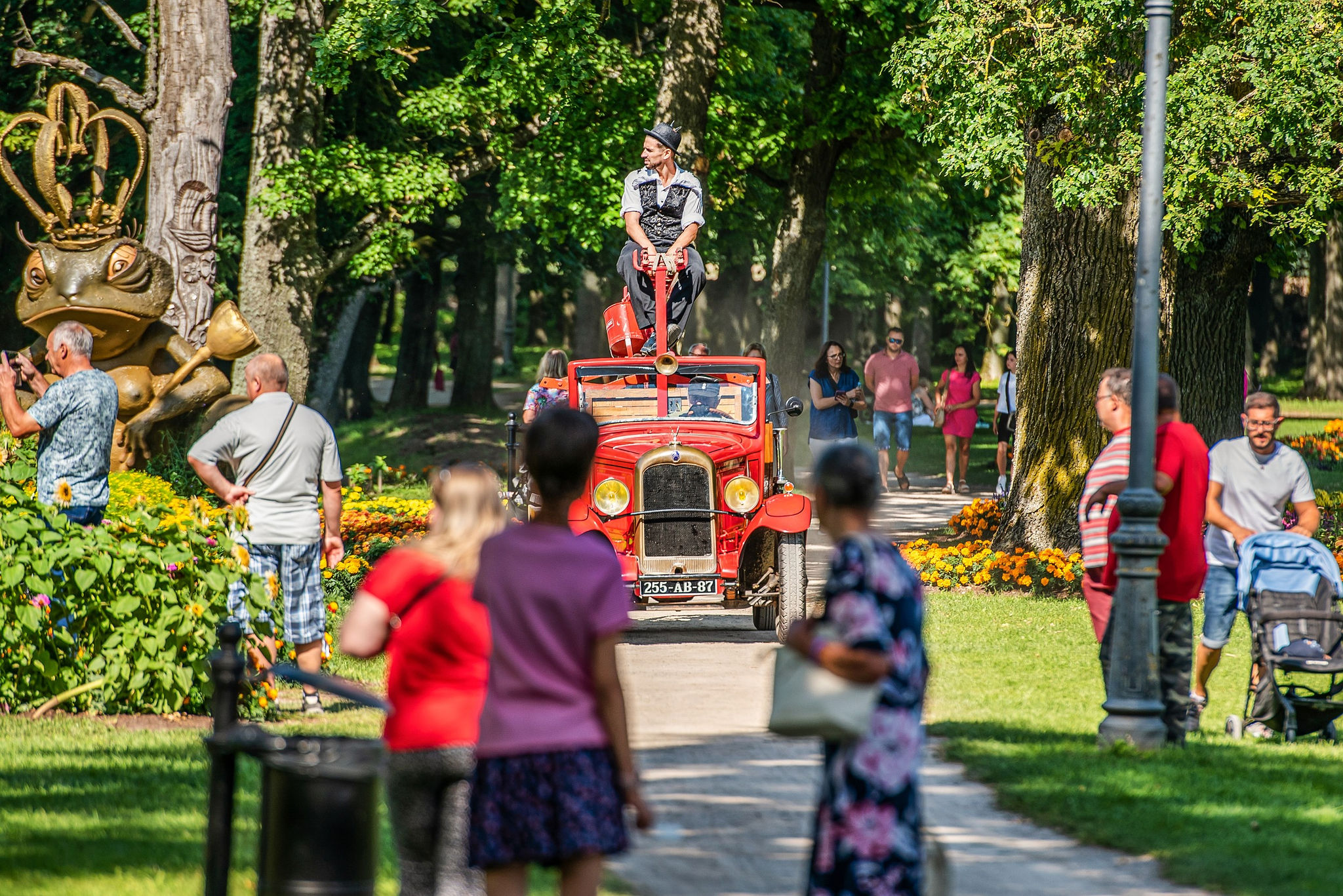 Pakruojo dvare atidaromas Vasaros gėlių festivalis