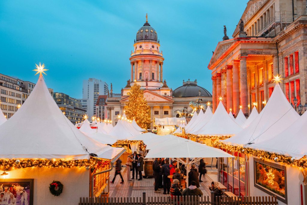 Weihnachtszauber Gendarmenmarkt mugė Berlyne (weihnachtsmarkt-berlin.de nuotr.)
