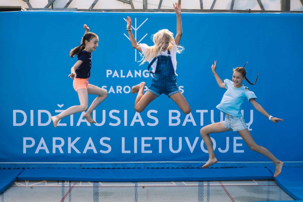 Originali gimtadienio idėja: šventė batutų parke