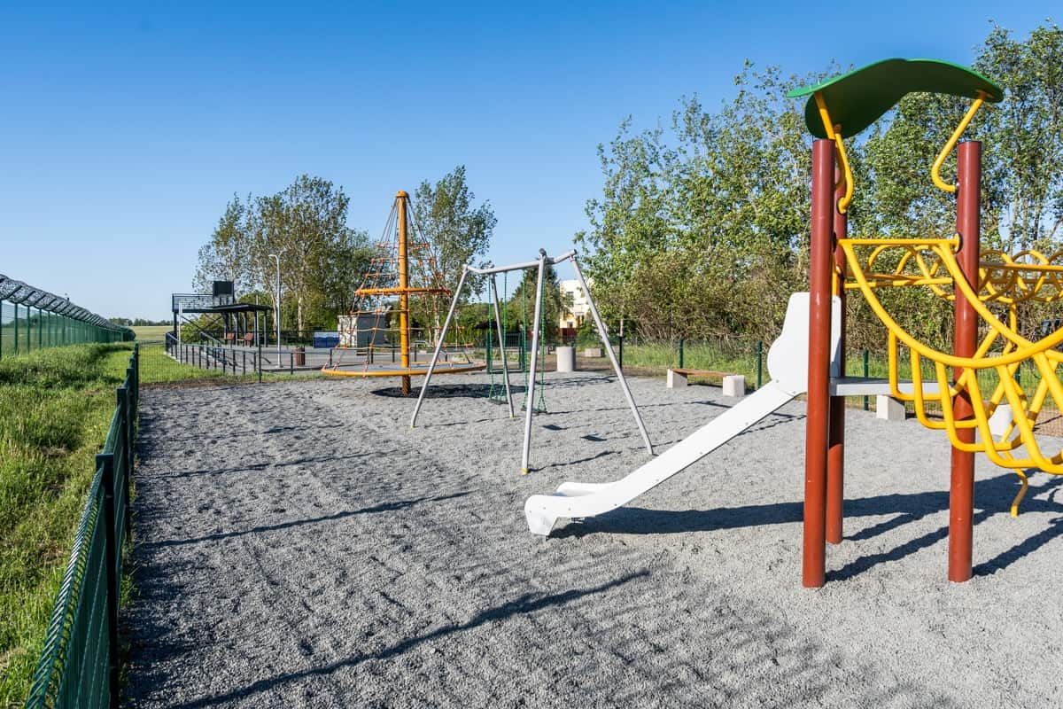 Lėktuvų stebėjimo ir vaikų žaidimų aikštelė