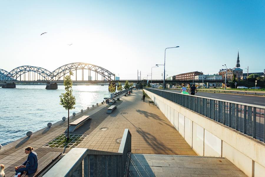 Daugava upės promenada