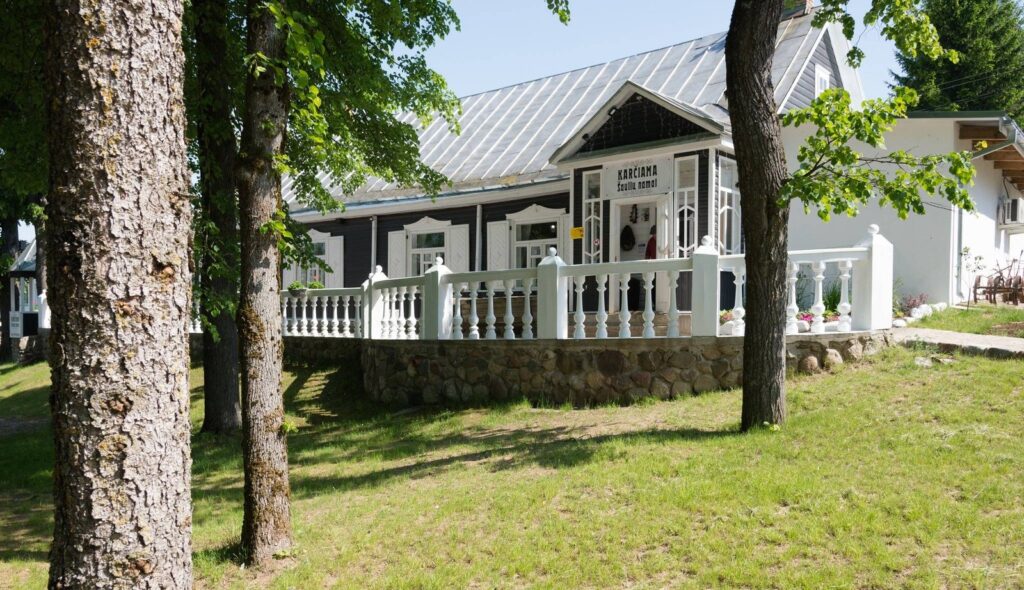 Karčiama Šaulių namai