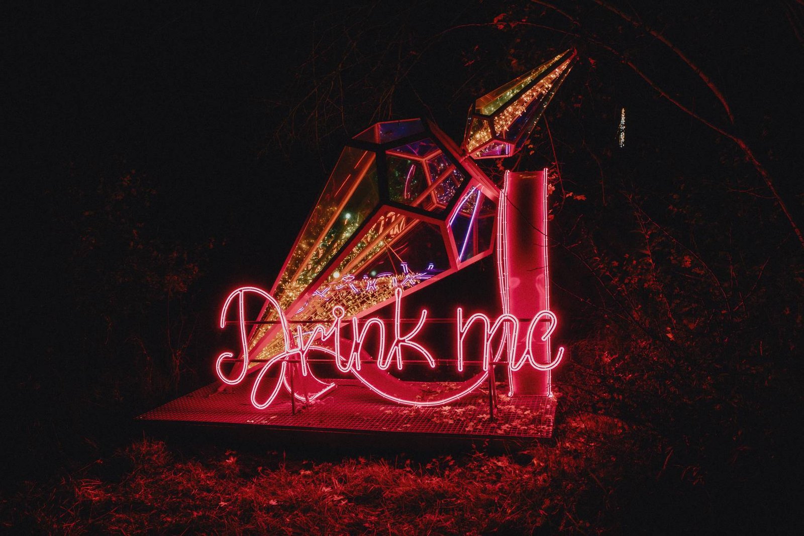 Lumina parkas Alisa stebuklų sode