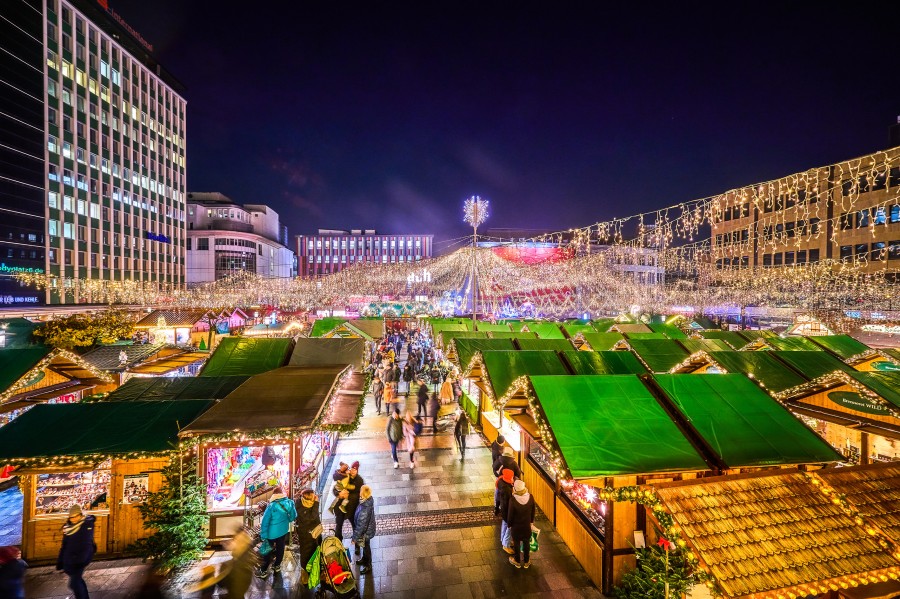 Tarptautinė Eseno kalėdinė mugė „Internationaler Weihnachtsmarkt Essen“ (Christian Deutscher / EMG nuotr.)