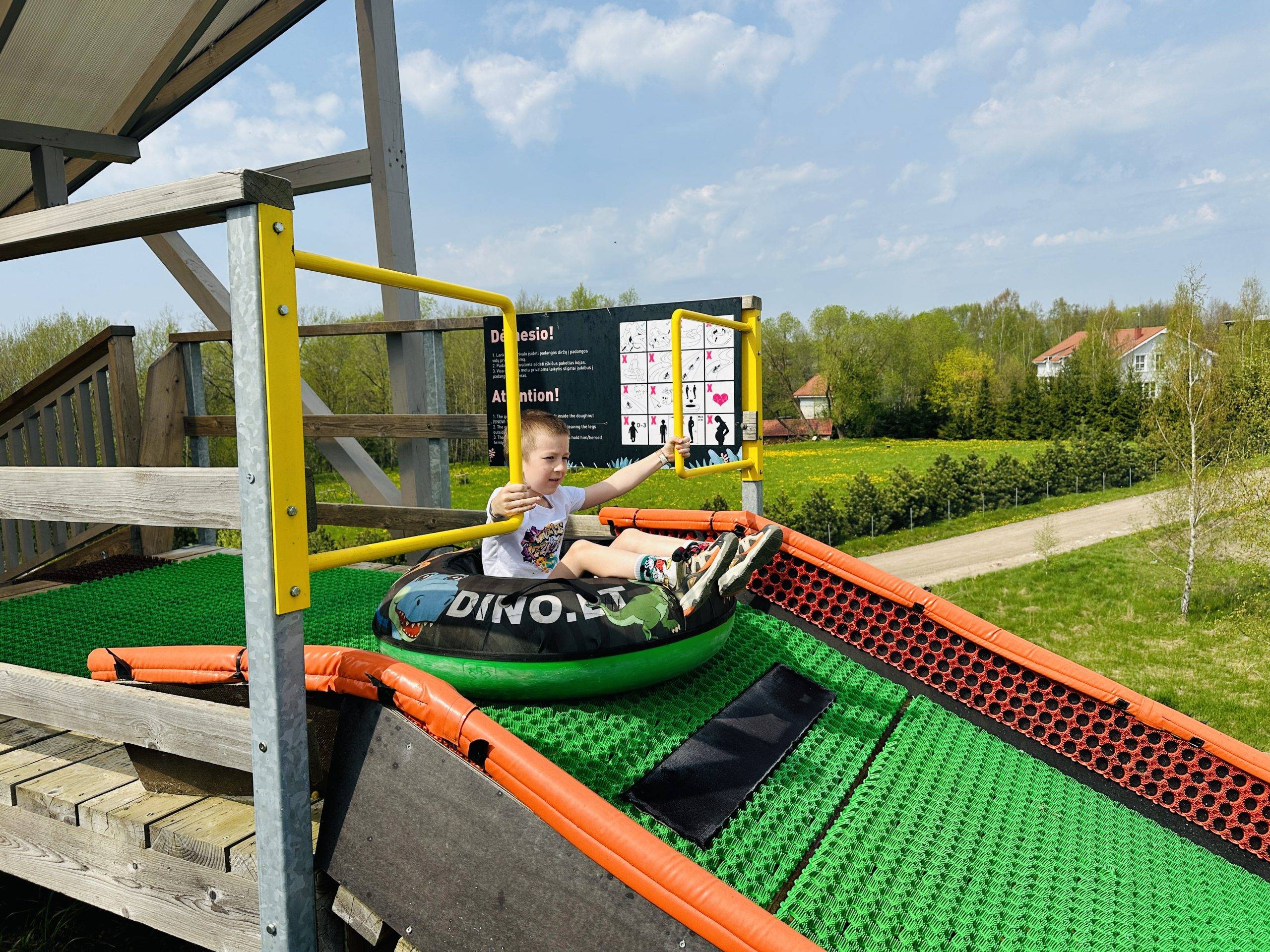 Dino parko šikšniukų kalva