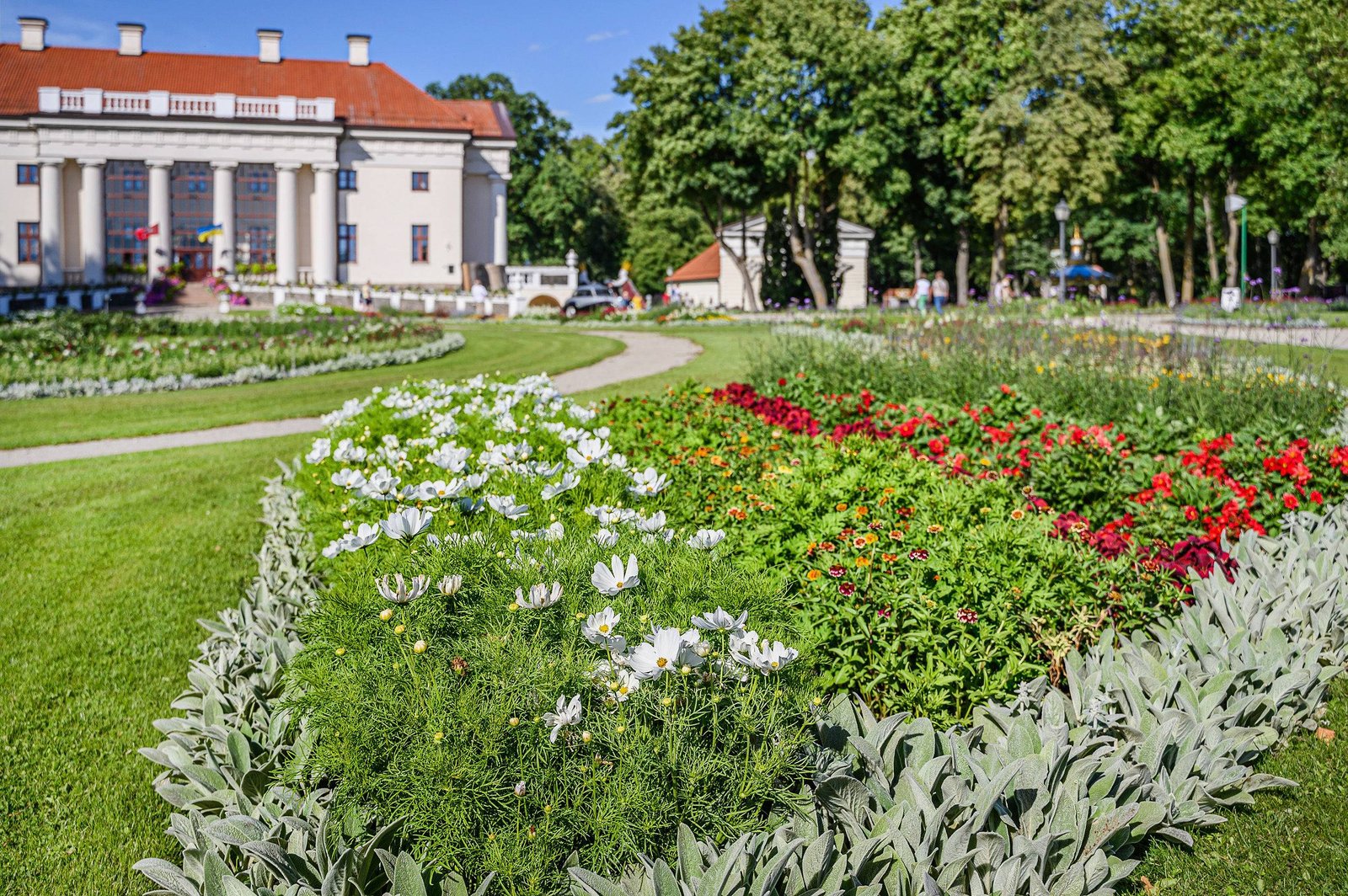 Utopinis skaičius gėlių žiedų Pakruojo dvare