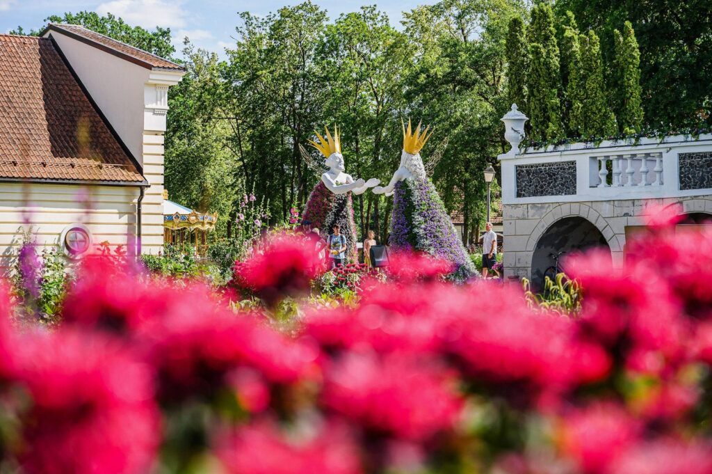Utopinis skaičius gėlių žiedų Pakruojo dvare