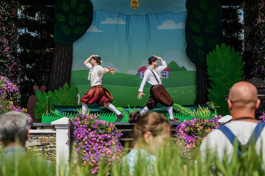Nykstantis teatras atgimsta festivalio metu Pakruojo dvare