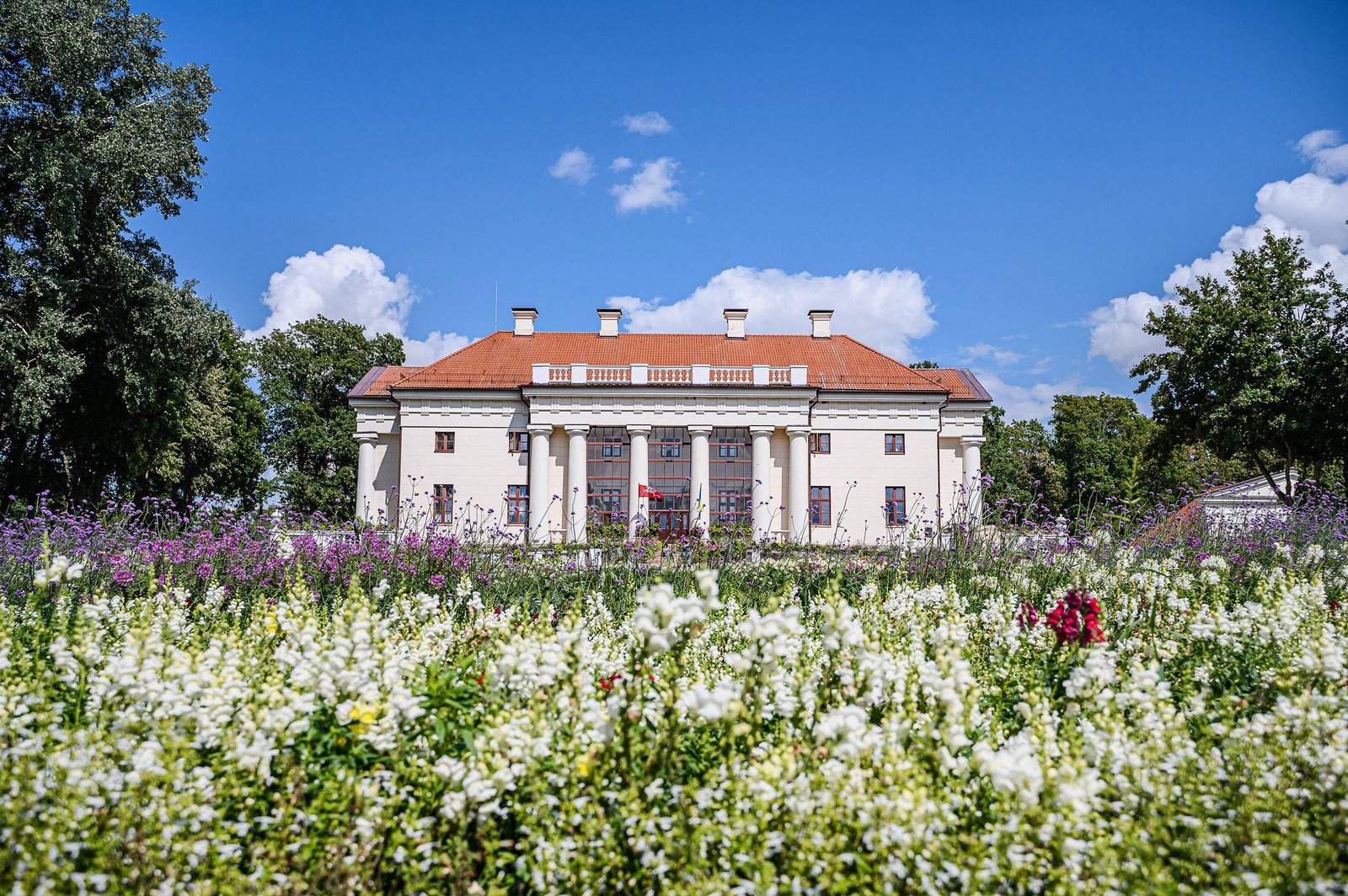Pakruojo dvaro gėlių kompozicijos