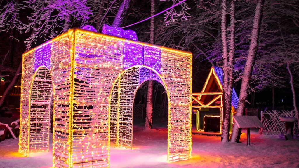 Švytintis dinozaurų parkas tampa didžiausiu žiemos nuotykiu pajūryje