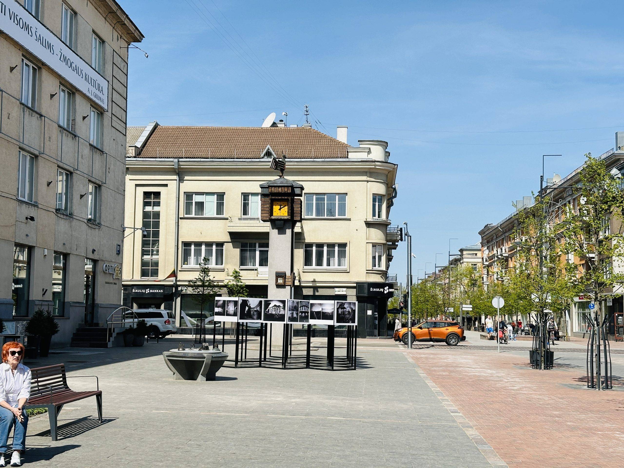 Šiauliai su vaikais: miesto gidas. Gaidžio laikrodžio aikštė 