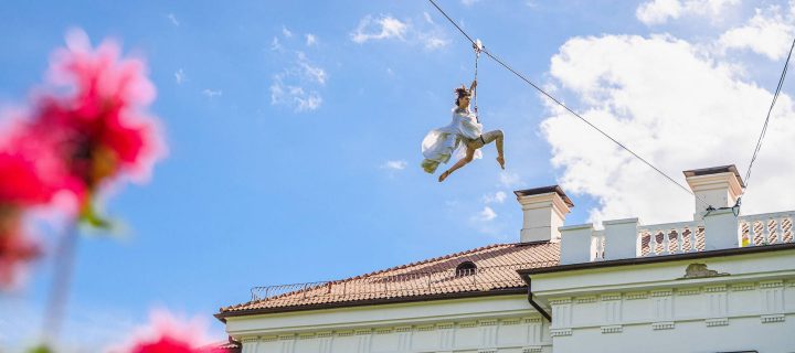 Festivalyje Pakruojo dvare rizikingi triukai ir nuodingos gėlės