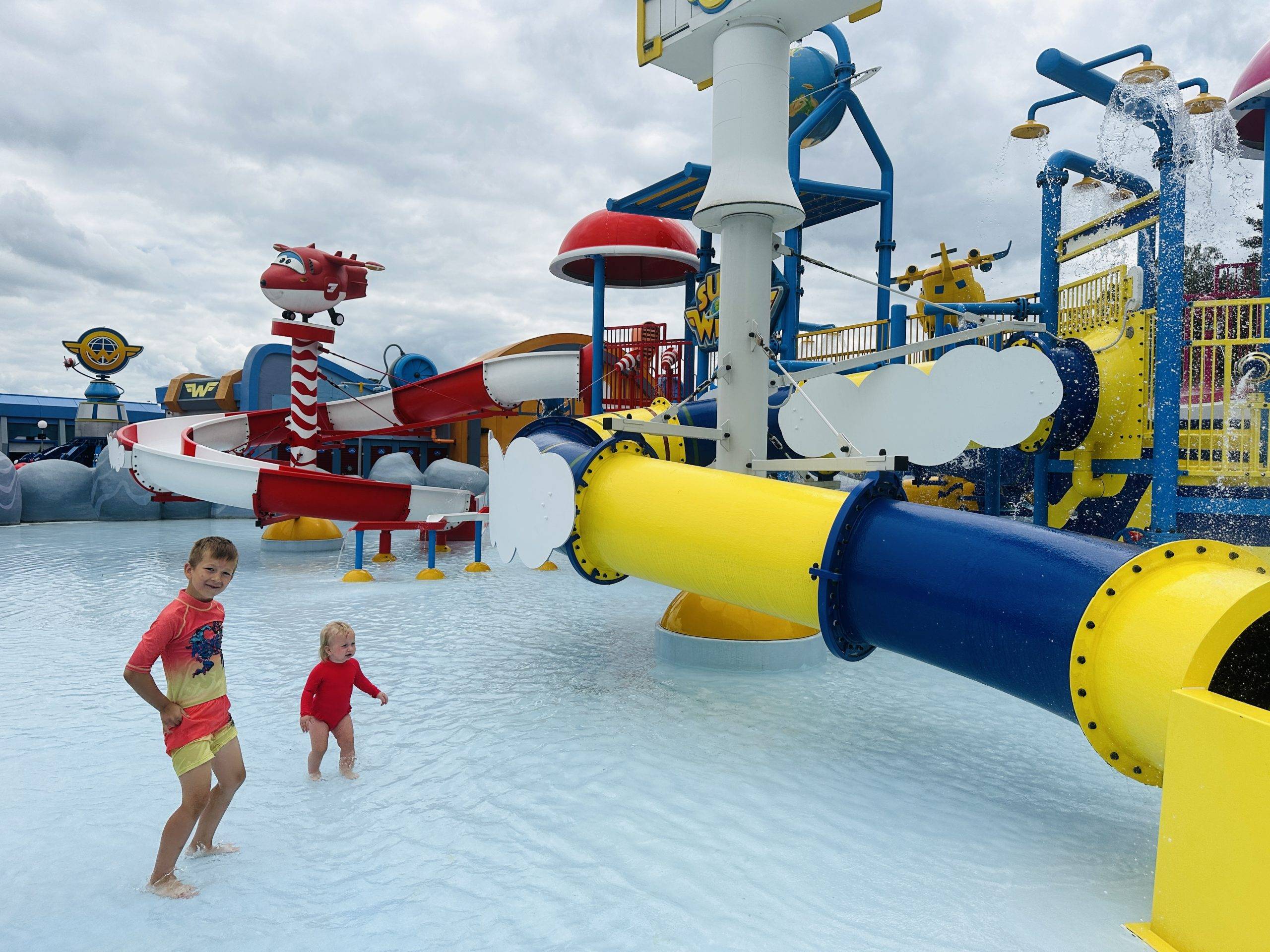 Majaland pramogų parkas su vaikais