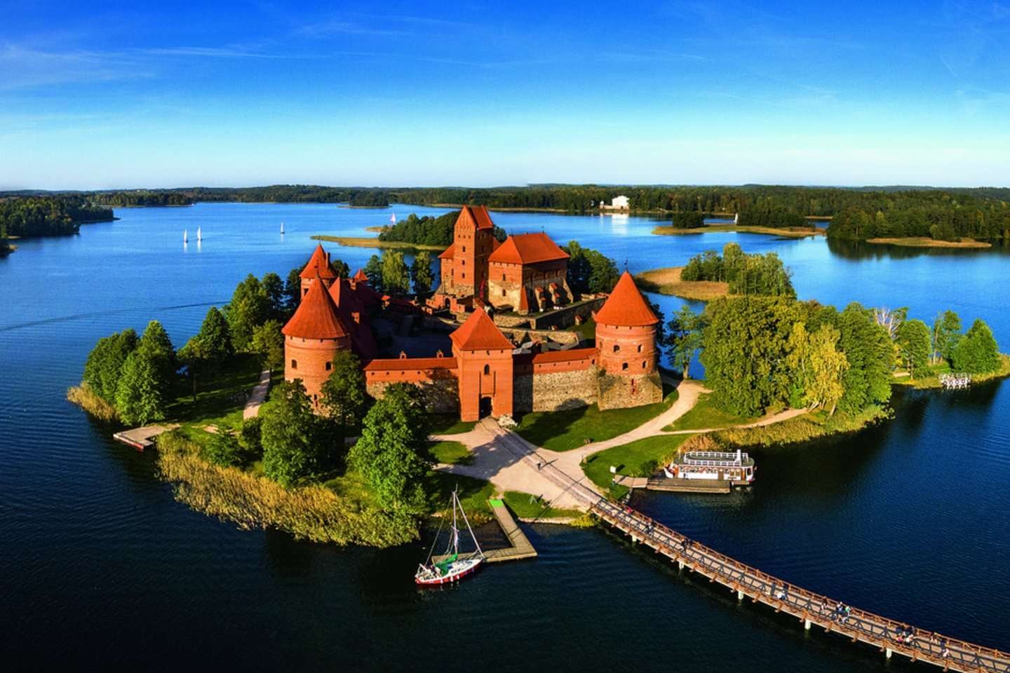 Trakų salos pilies nemokamas lankymas Kovo 11-ąją