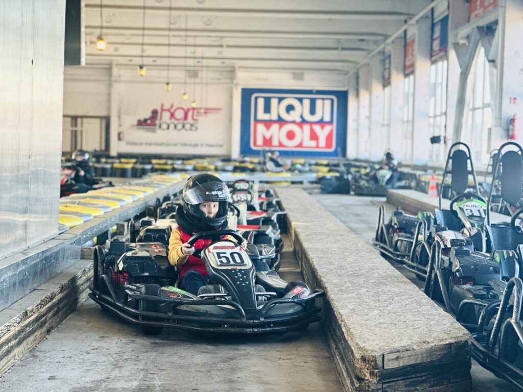 Kartlandas kartodromas Kaune su vaikais