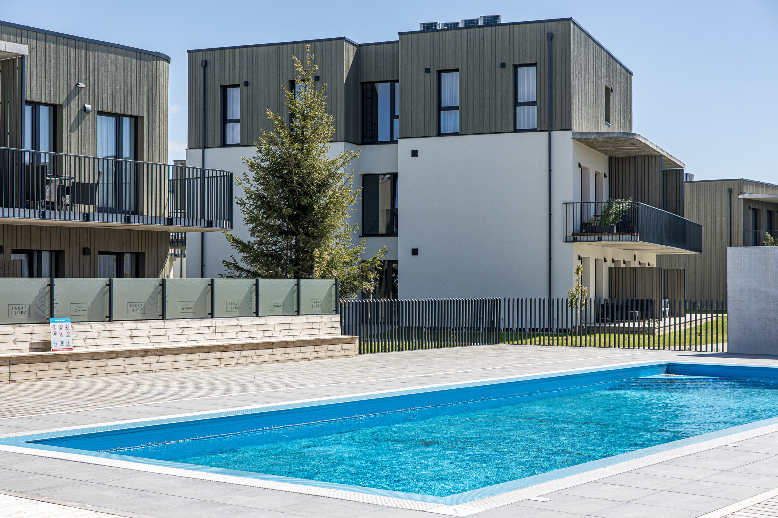 Kur apsistoti su vaikais prie jūros. Apartamentai su šildomais baseinais