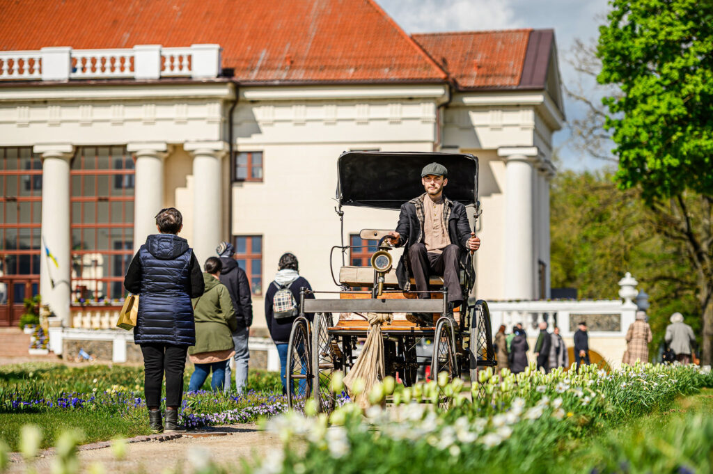 Pakruojo dvaras nemiega: intensyviai ruošiasi Tėvo dienos savaitgaliui ir istoriniams nuotykiams