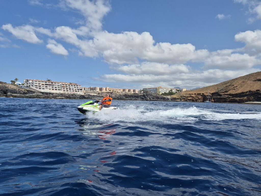 Turbo Jet Ski vandens motociklai Tenerifėje – išbandyk su vaikais!