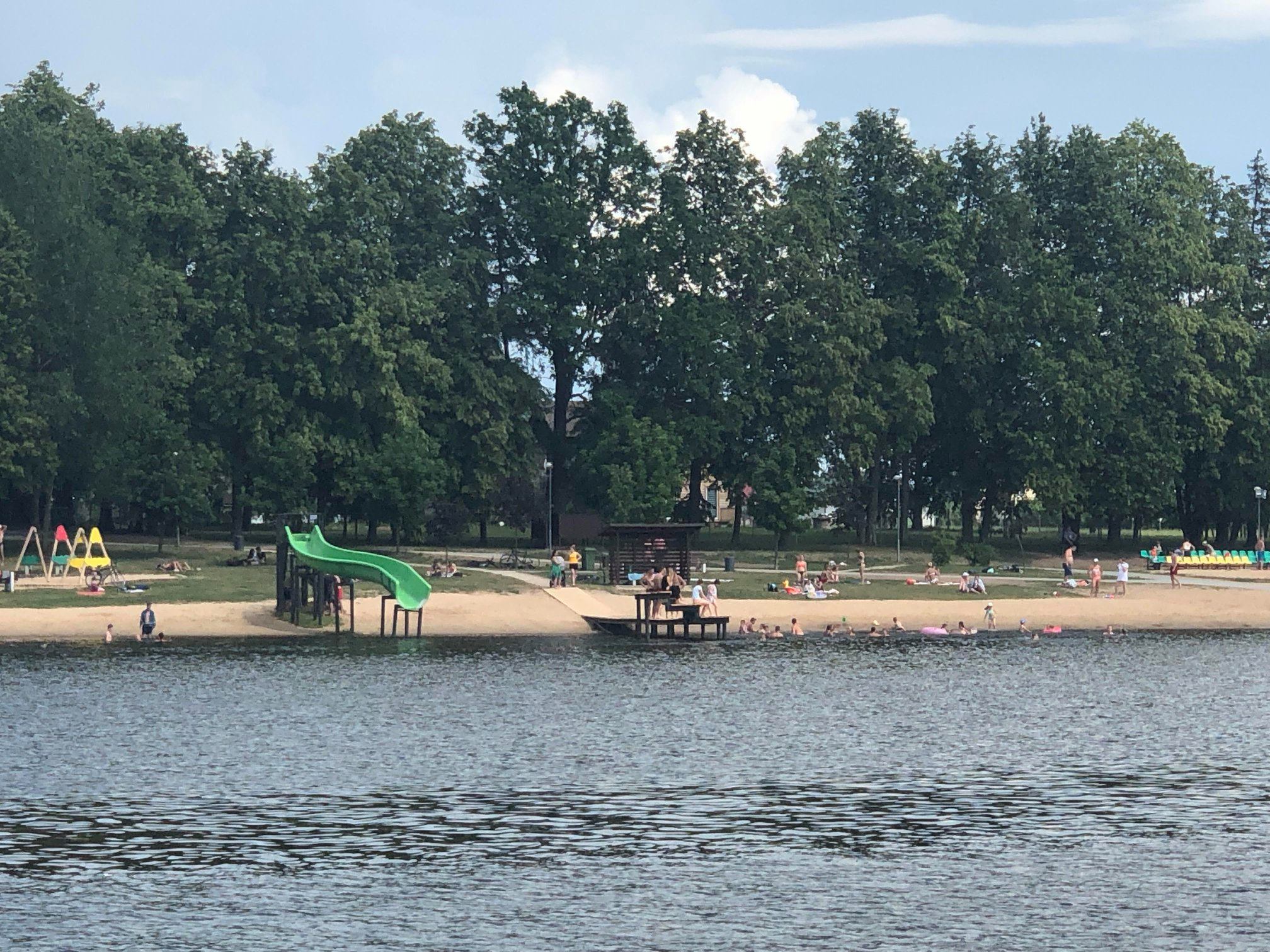 Nemokama vandens čiuožykla Širvintų miesto paplūdimyje (Nuotrauka Širvintų miesto rajonos savivaldybės)