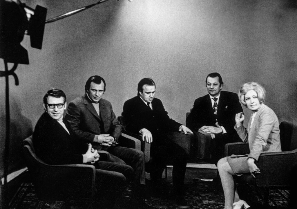 Legendinio „Tado Blindos“ aktoriai sugrįžta į filmavimo aikštelę - po 50 metų vėl susitinka Pakruojo dvare