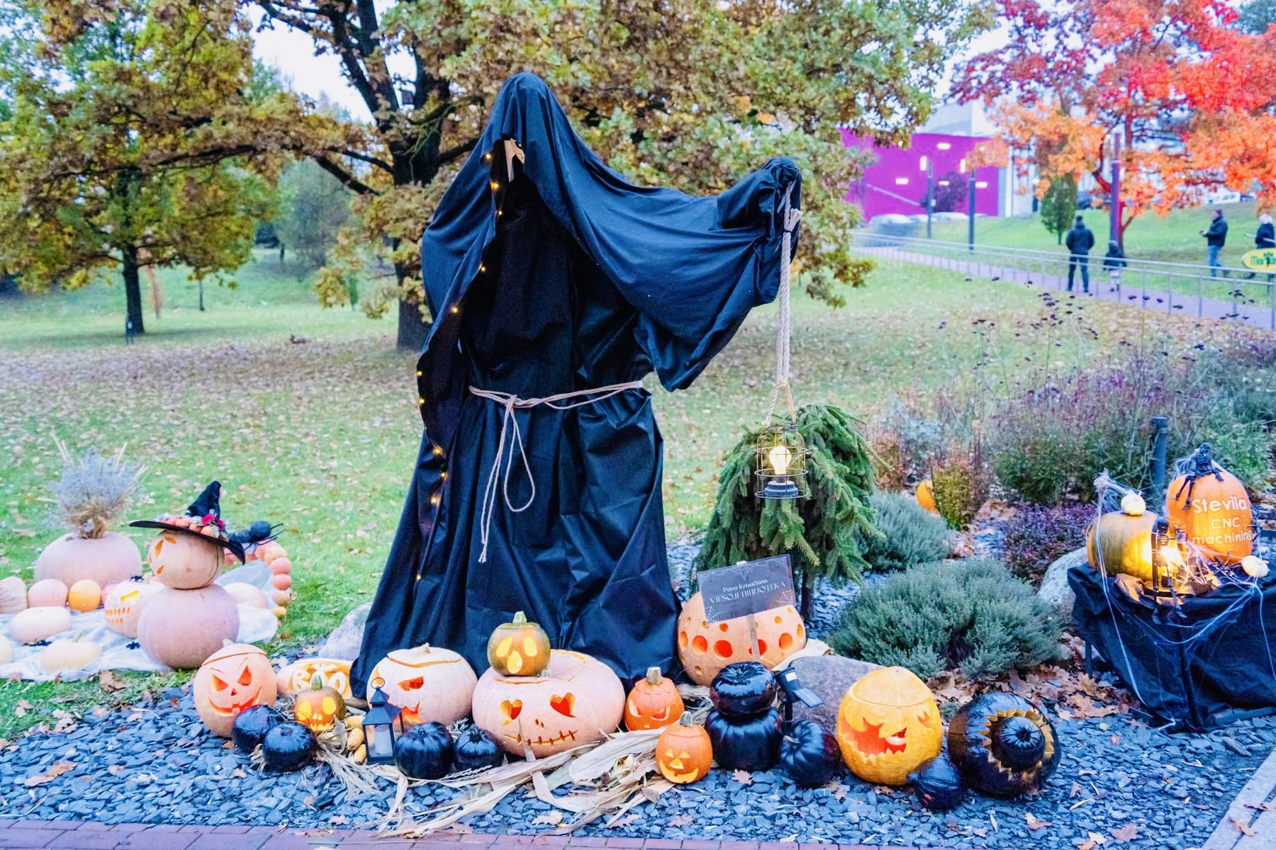 Nemokamas Šviečiančių moliūgų parkas Marijampolėje