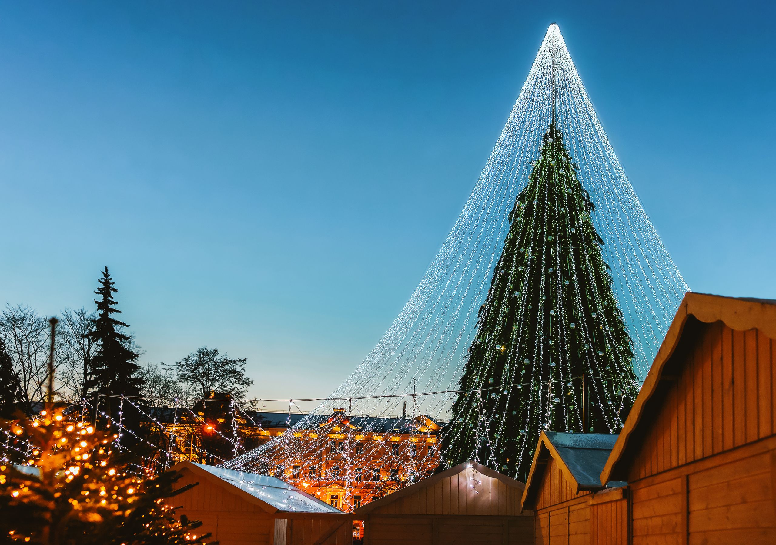 Kalėdinės mugės Lietuvoje 2025: žiemos renginių ir skonių gidas