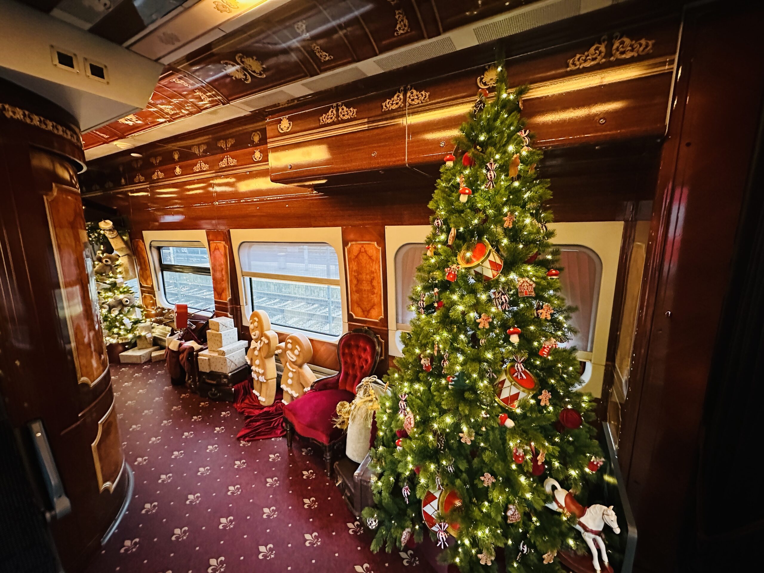 Kalėdiniai traukiniai 2025: magiškiausia šventinė kelionė Lietuvoje
