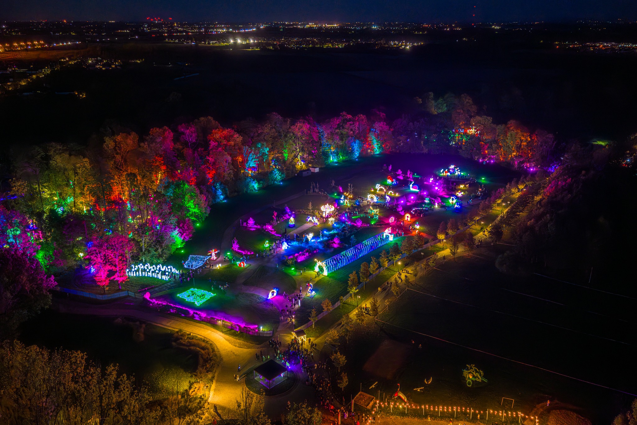 Šviesų parkai Lenkijoje 2025: magiškiausi maršrutai