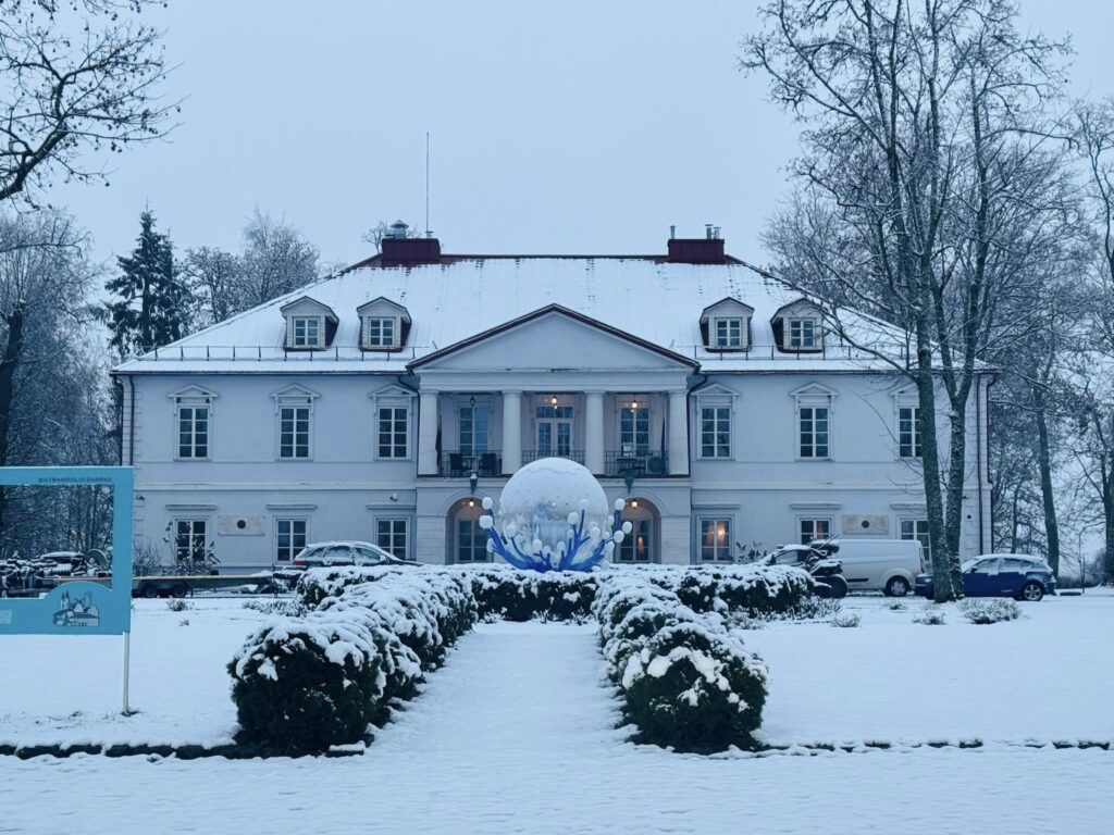 Kalėdų miestelis Bistrampolio dvare 2025: magiškiausias žiemos nuotykis šeimai