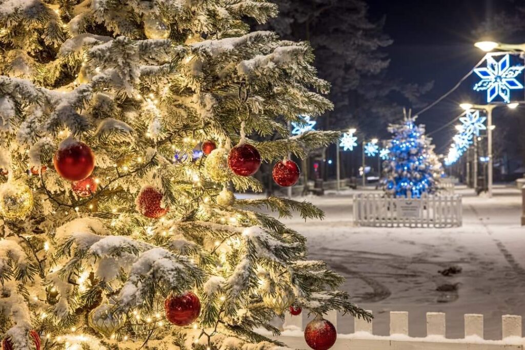 Spindinčios Kalėdos Palangoje 2025: gražiausių šventinių renginių gidas Lietuvos pajuryje