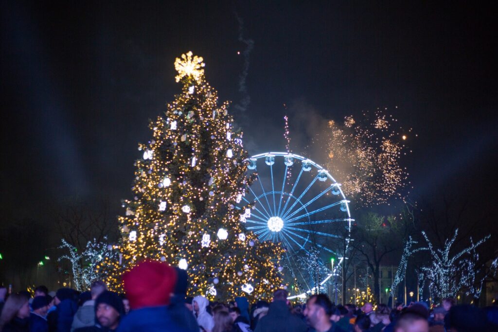 Saulės miesto atspindžiai Kalėdų eglės įžiebimo šventėje