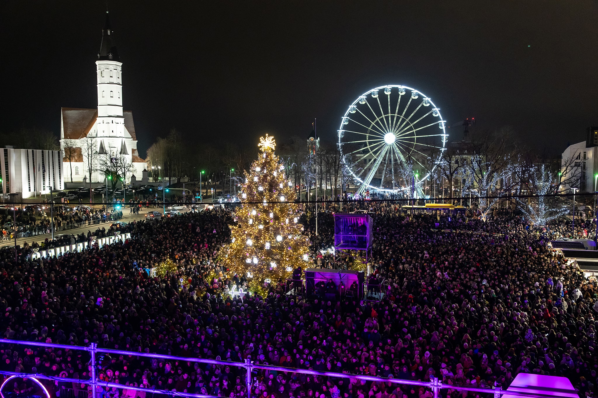 Saulės miesto atspindžiai Kalėdų eglės įžiebimo šventėje