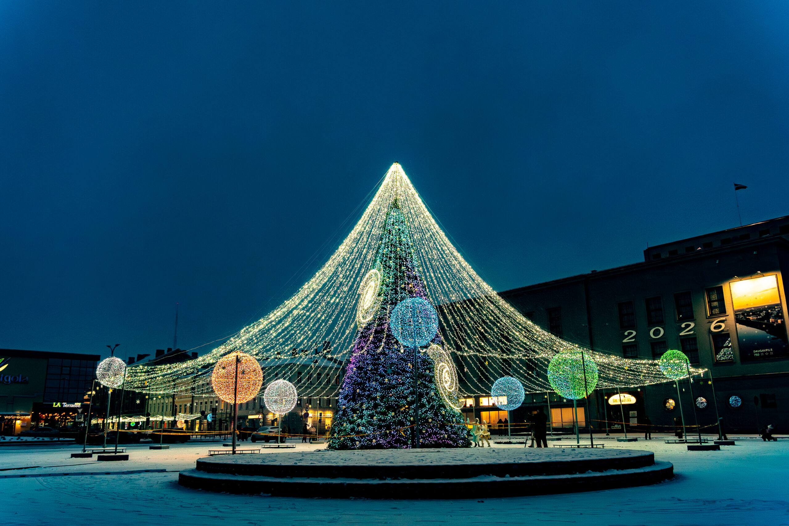 Daugpilio Kalėdų eglė 2025 (nuotr. Margarita Vigule)