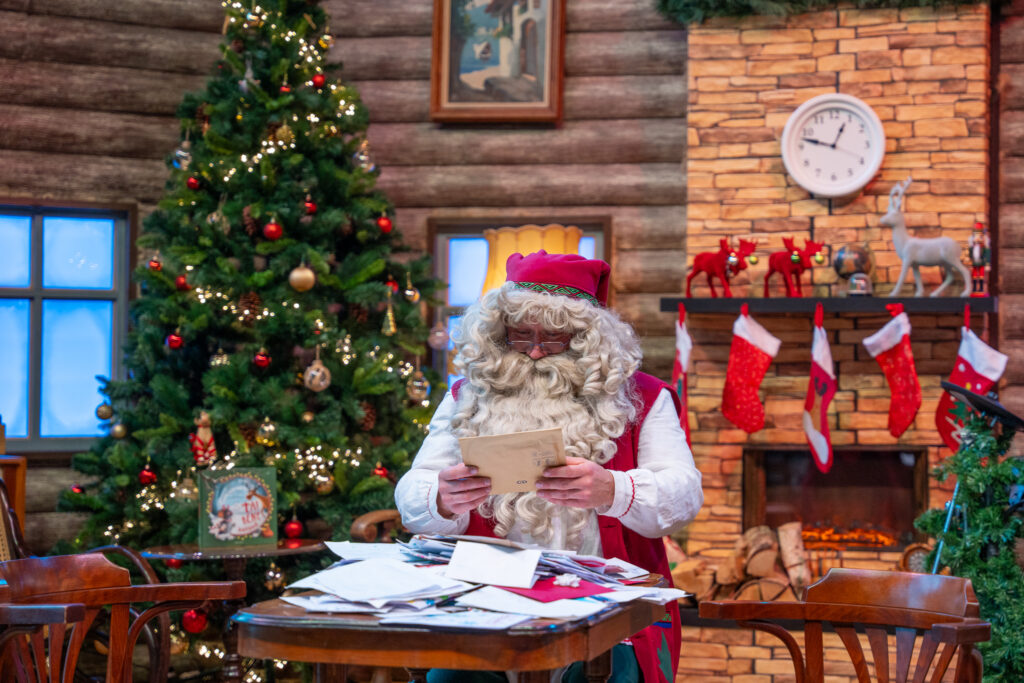 Nemokamos Kalėdų Senelio rezidencijos 2025: kur pamatyti Senelį Lietuvoje nieko nekainuoja