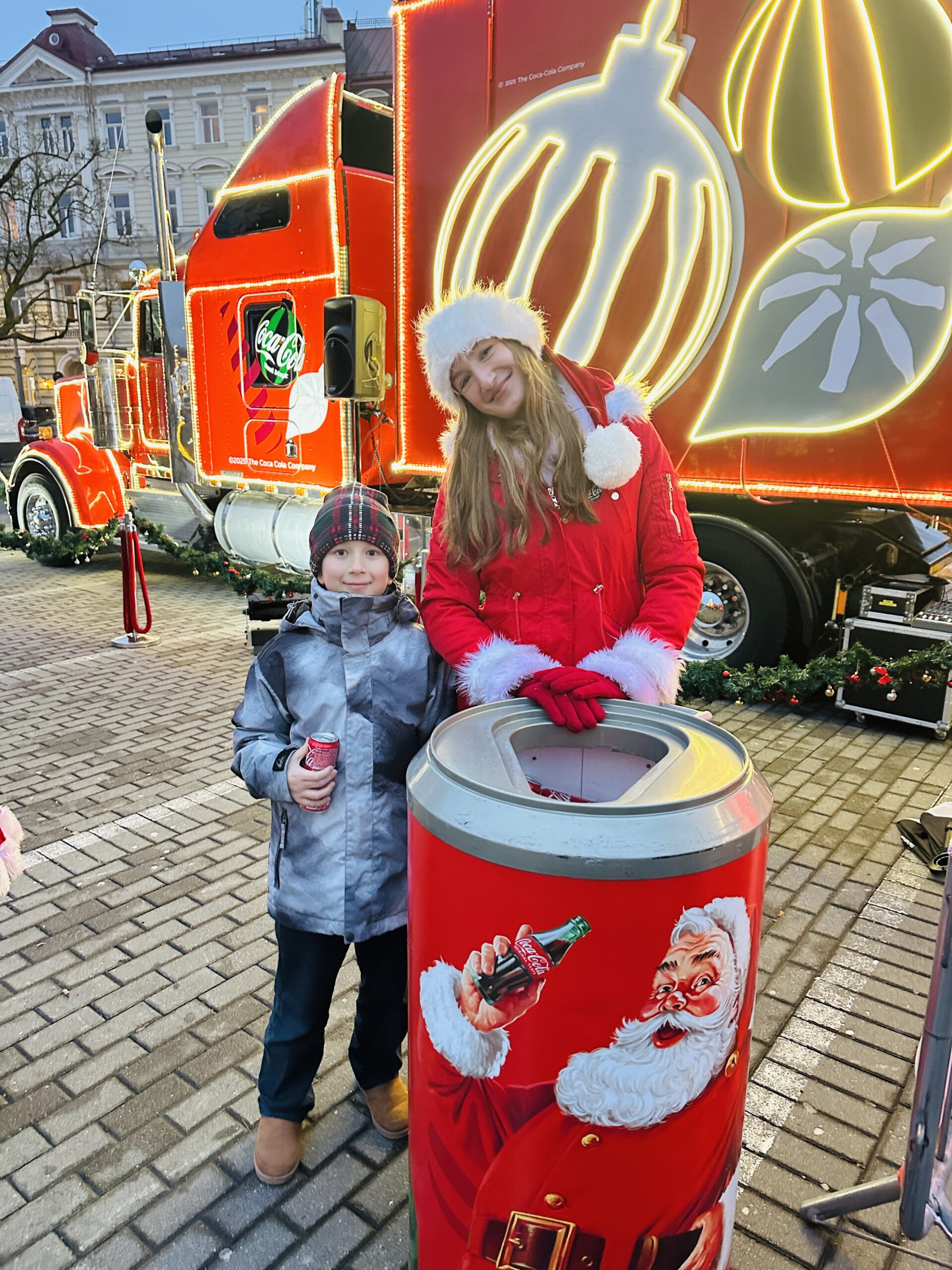 Coca-Cola karavanas Vilniuje Katedros aikštėje