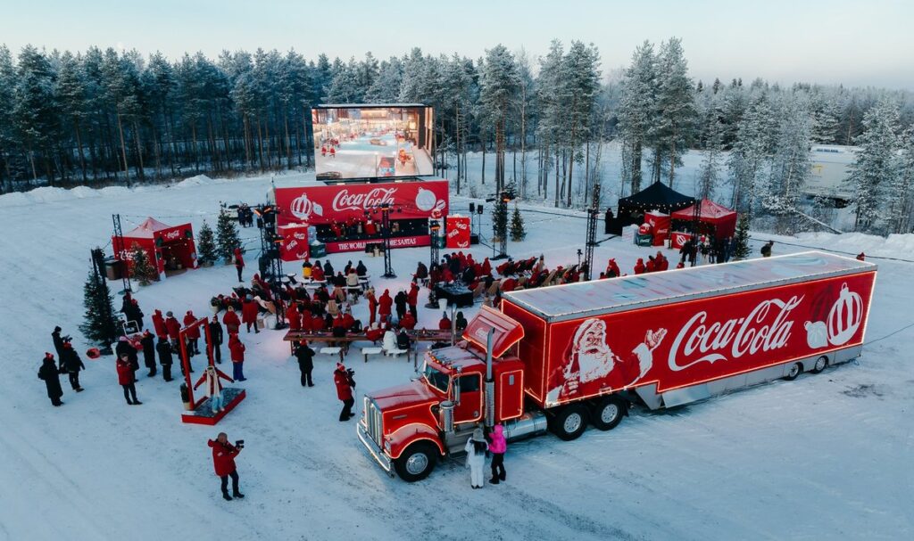 Legendinis Coca-Cola karavanas vienam vakarui sugrįžta į kalėdinį Vilnių