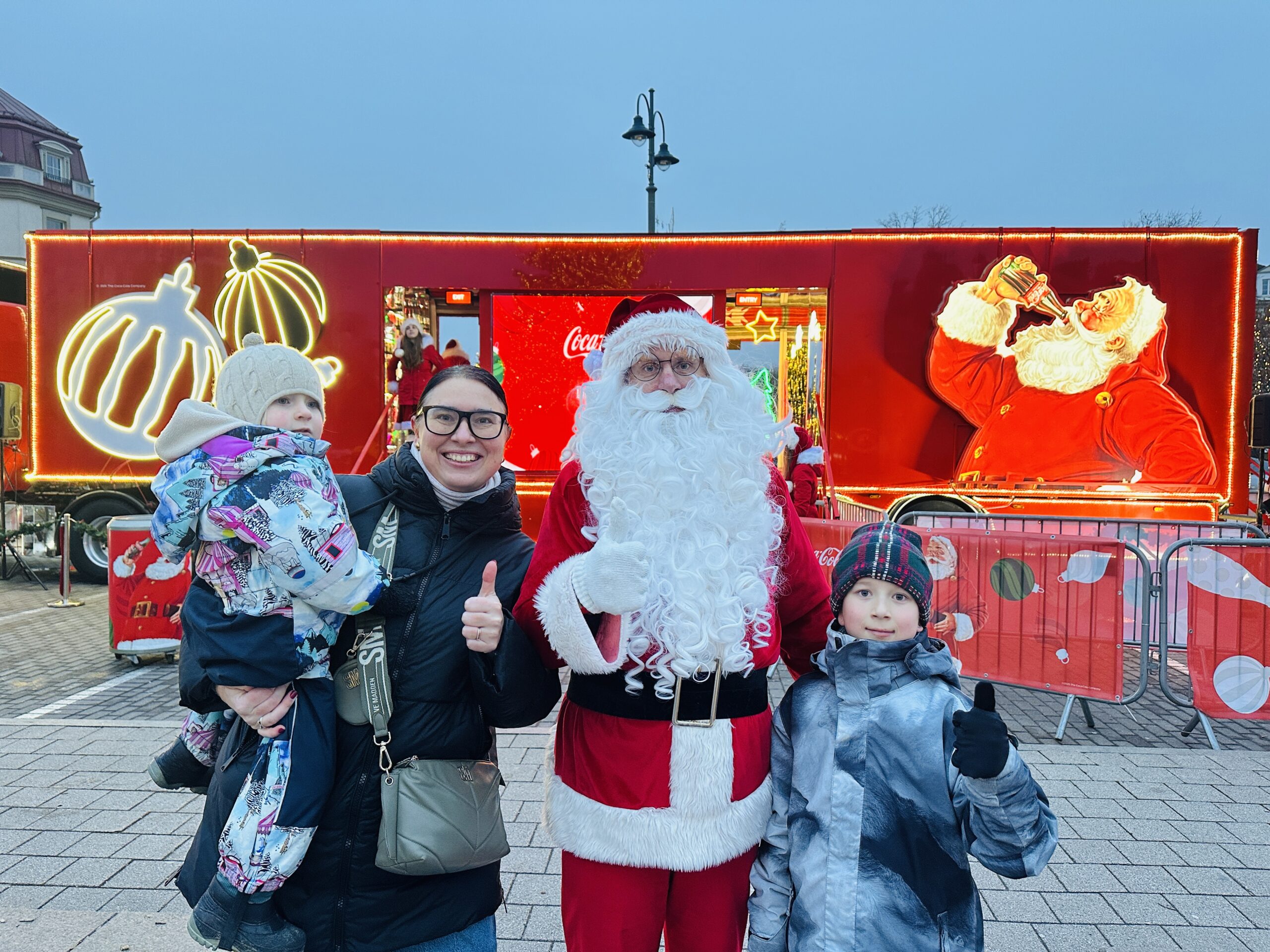 Legendinis Coca-Cola karavanas vienam vakarui sugrįžta į kalėdinį Vilnių
