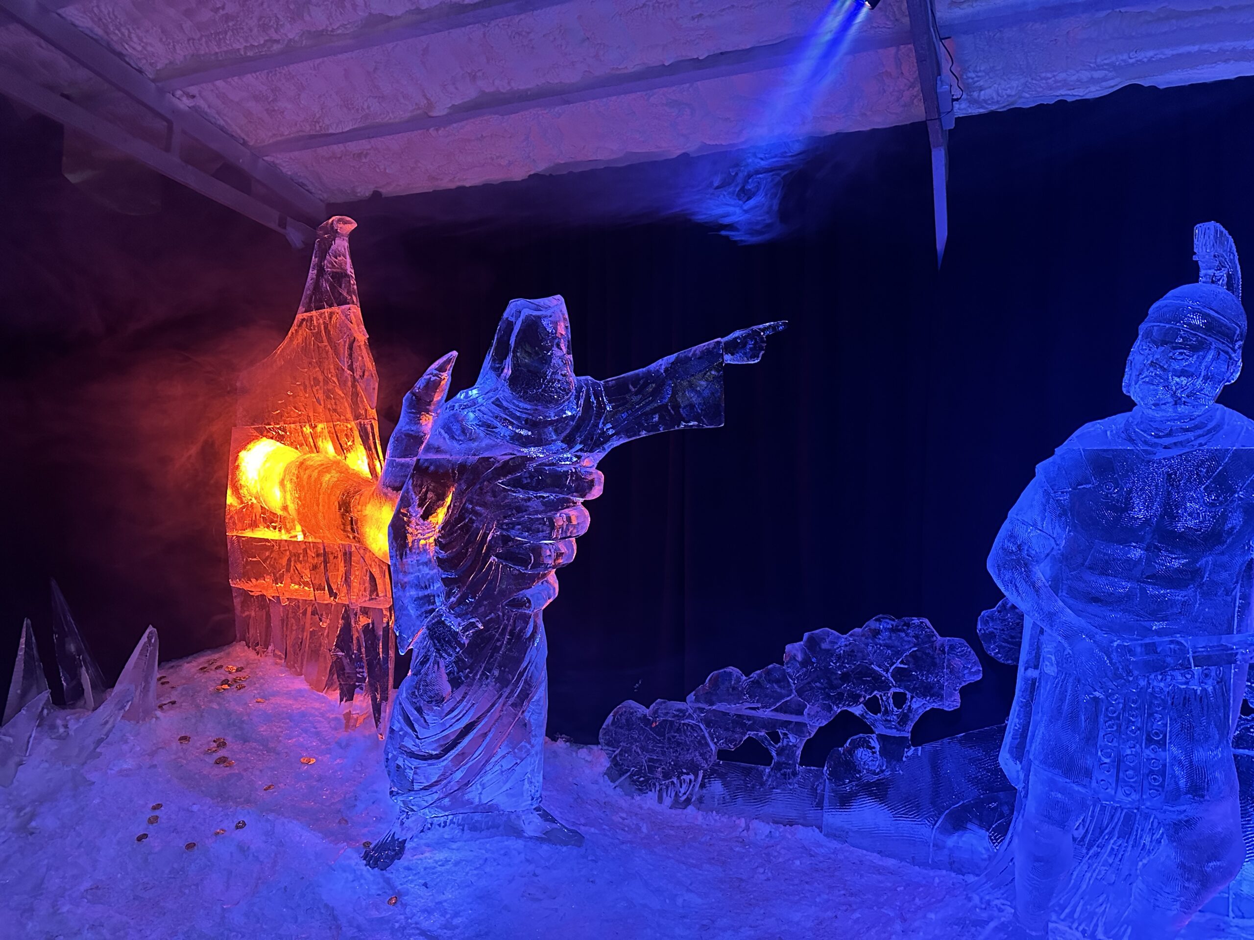 Ledo skulptūrų ir šviesos festivalis Taujėnų dvare