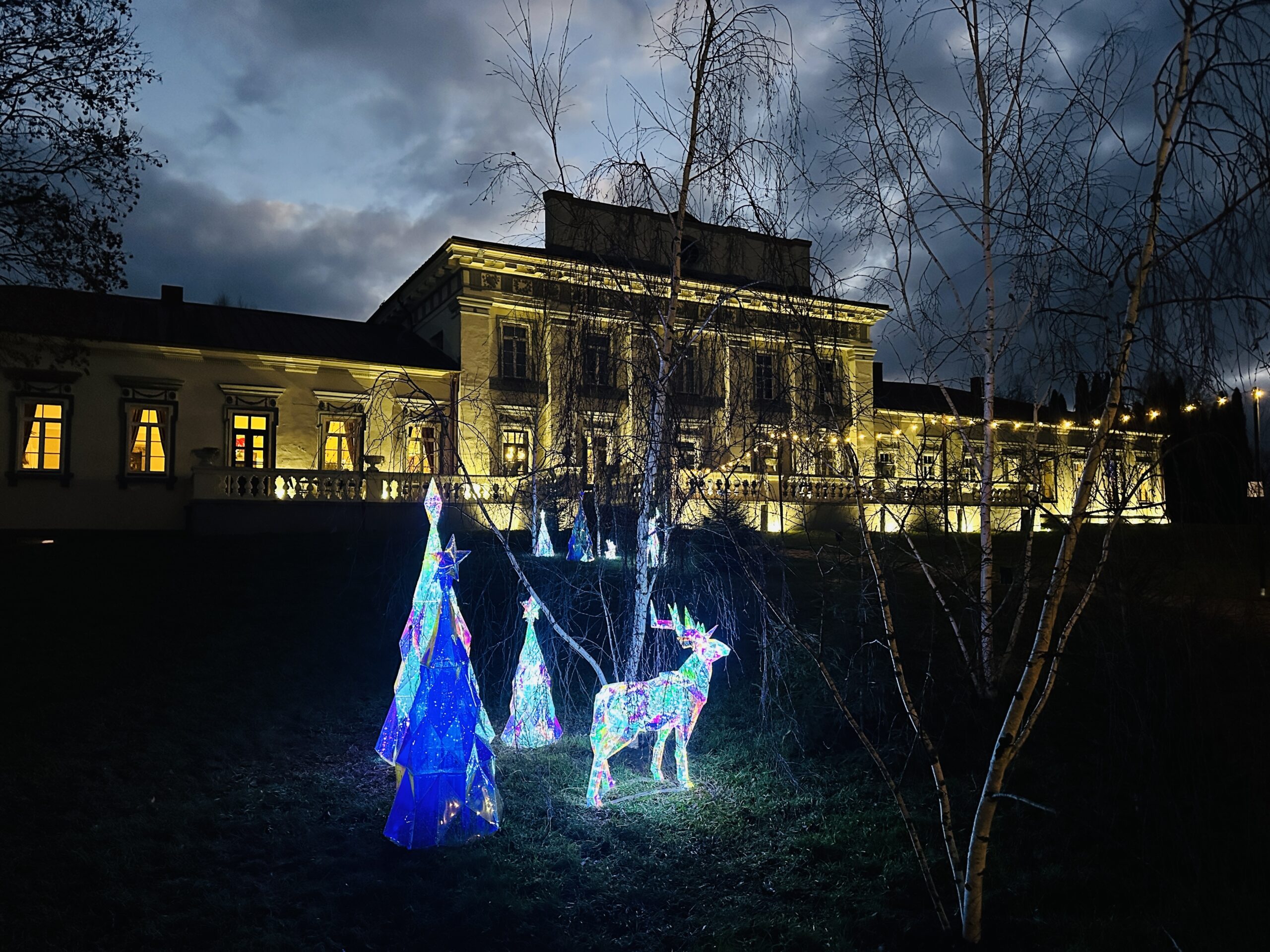 Taujėnų dvaras su vaikais