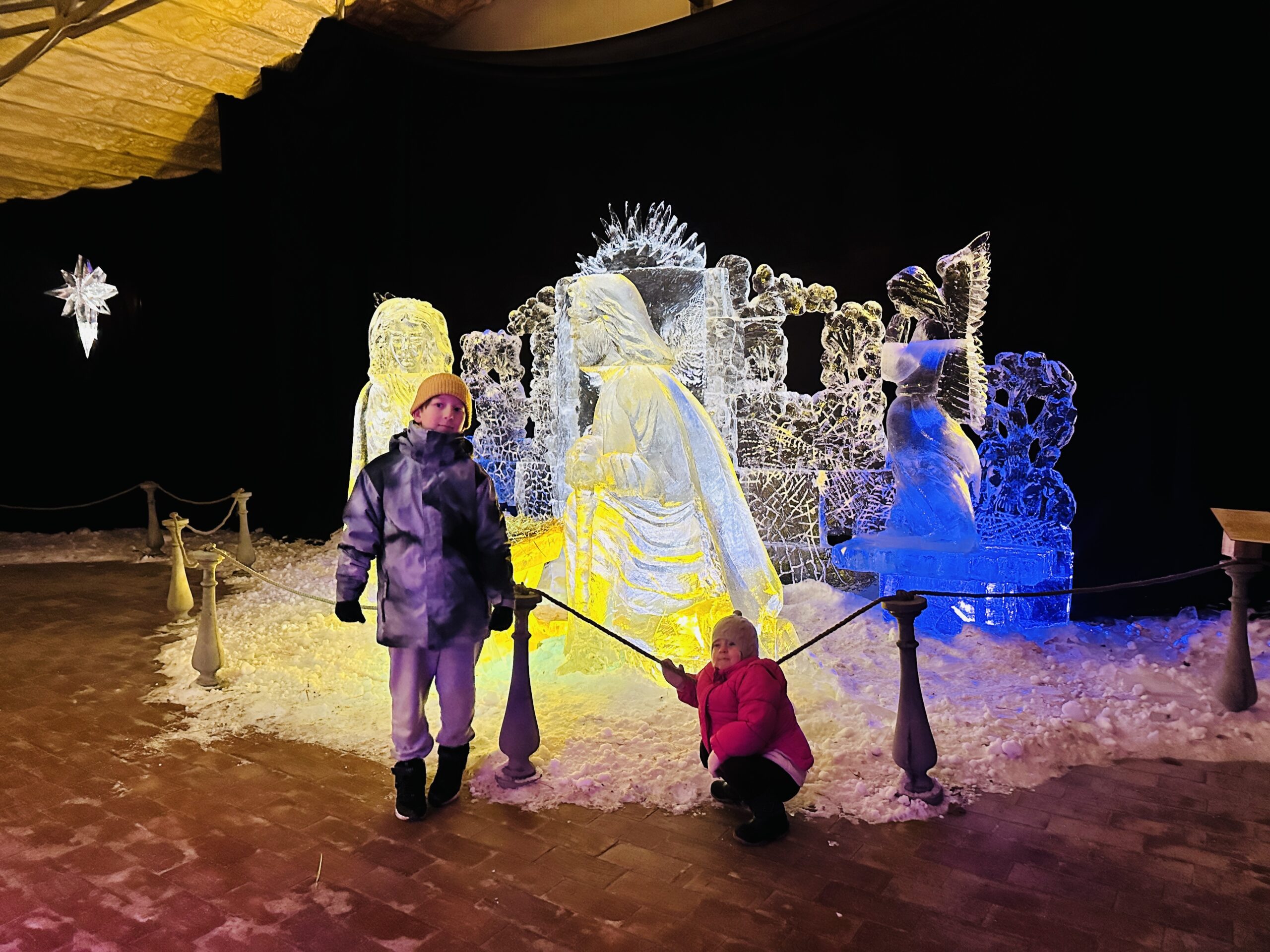 Ledo skulptūrų ir šviesos festivalis Taujėnų dvare