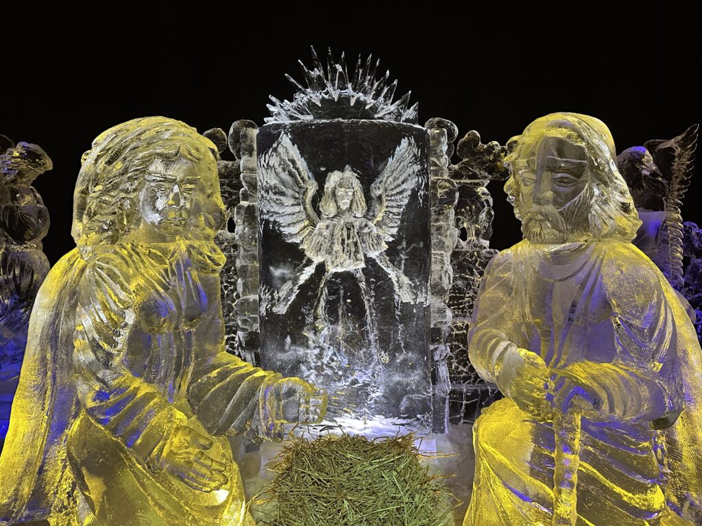 Ledo skulptūrų ir šviesos festivalis Taujėnų dvare