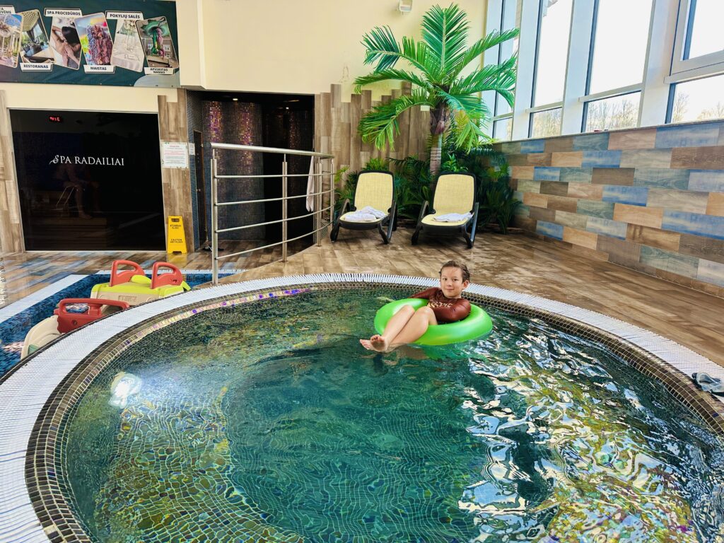 Radailių dvaras: poilsio oazė šeimoms su baseinais, SPA ir pramogomis