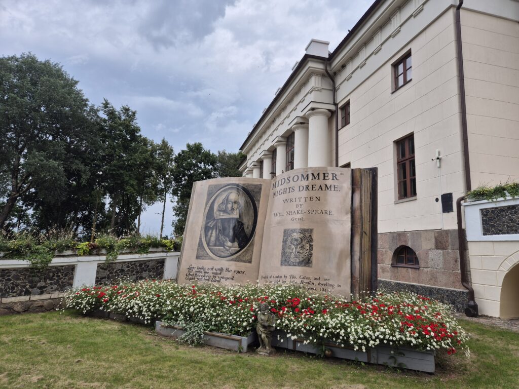 Pakruojo dvaras: vieta Lietuvoje kur veiklų netrūksta net lyjant