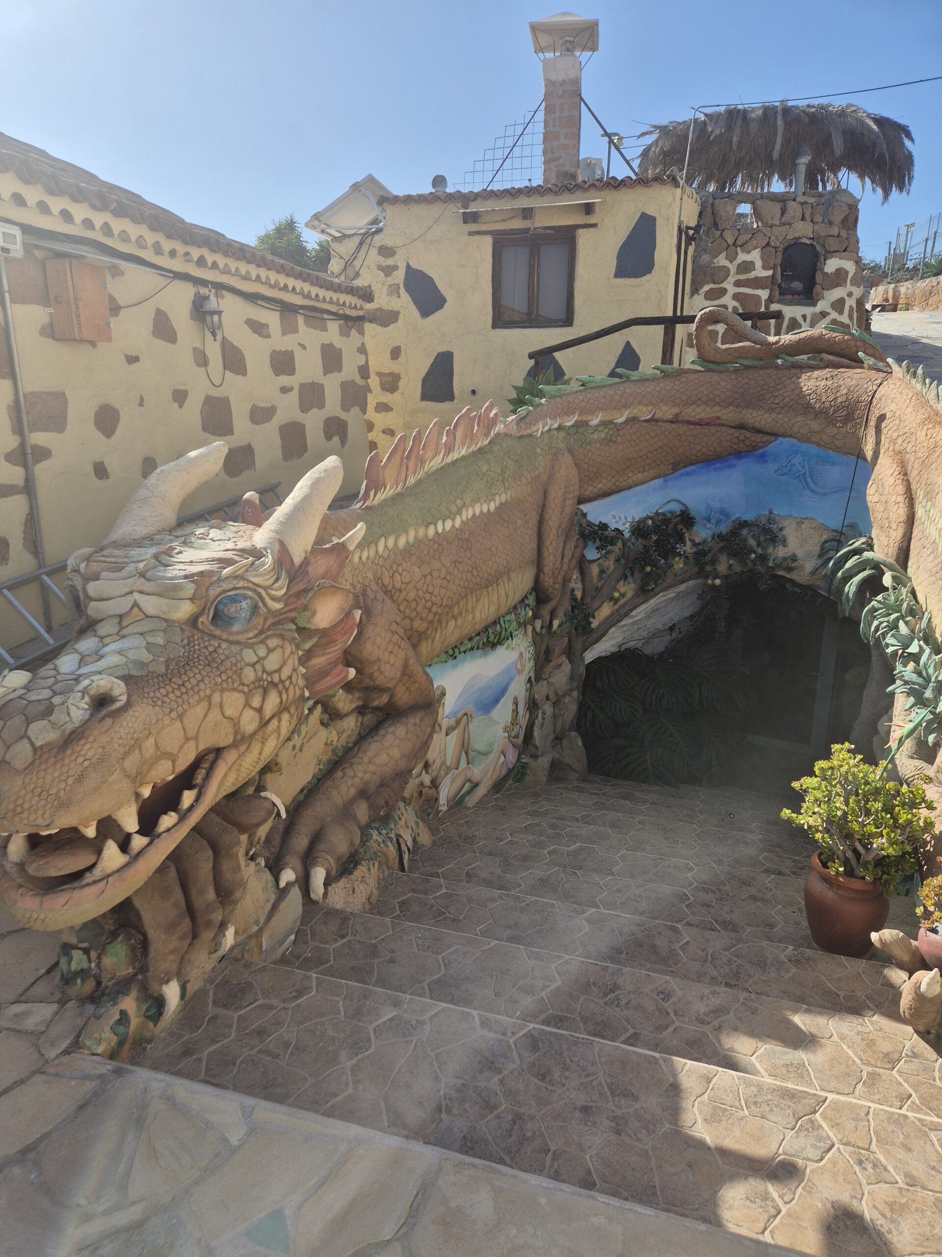 Meninė ekspozicija urvuose