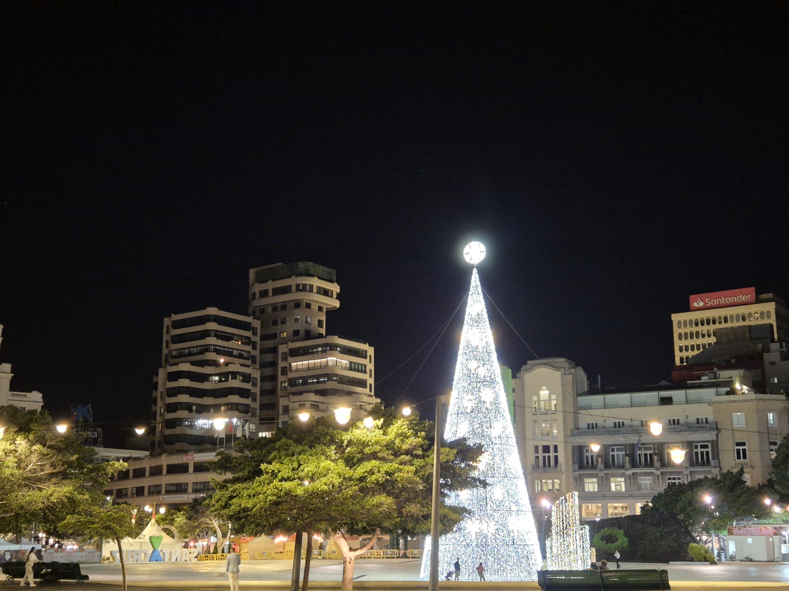 Žiemos šventės 2025-2026 Tenerifėje: Kalėdos, Naujieji ir įspūdingas Trijų Karalių paradas
