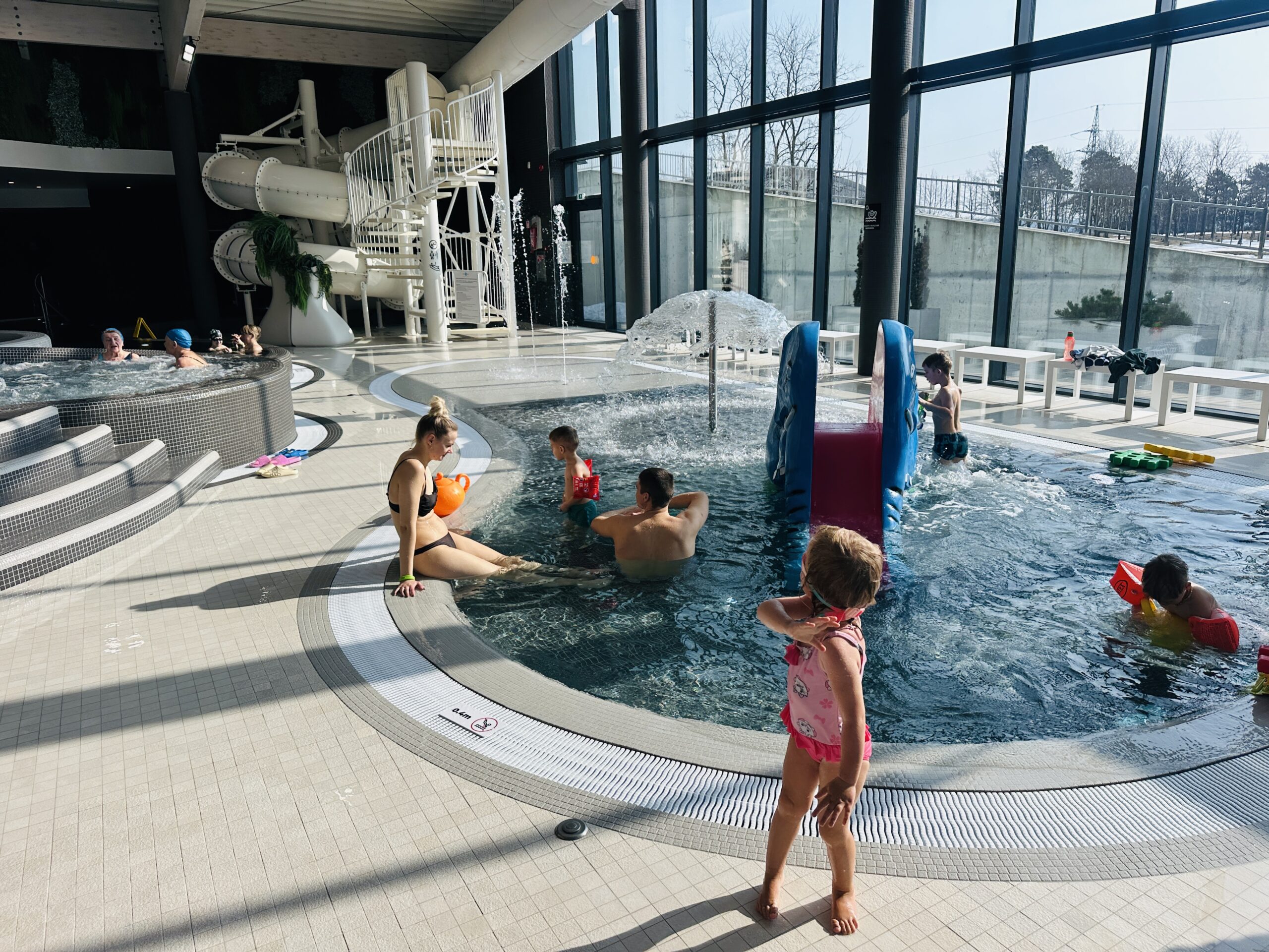 Baseinai su vandens čiuožyklomis vaikams