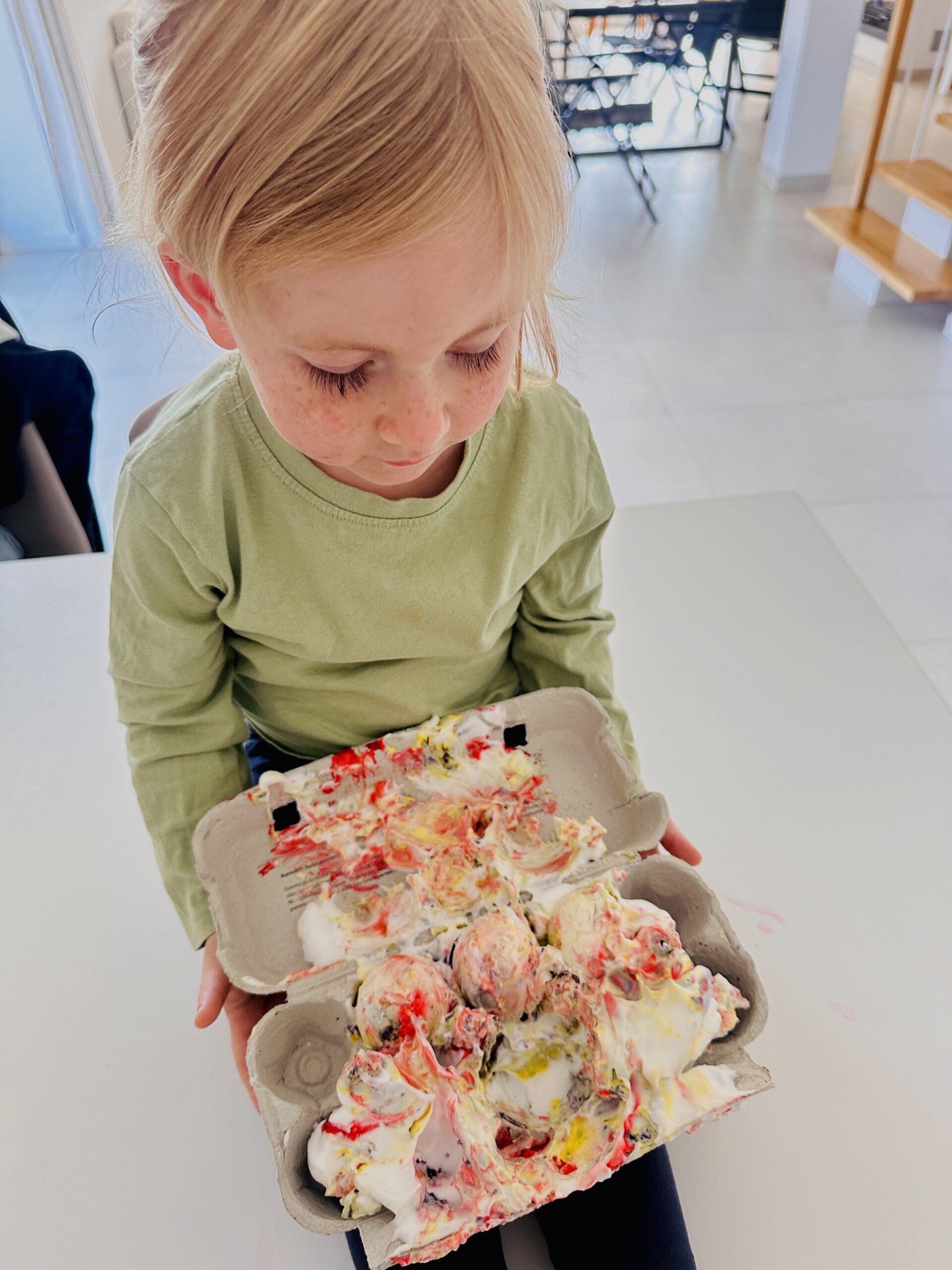 Įdomūs kiaušinių dažymo būdai 