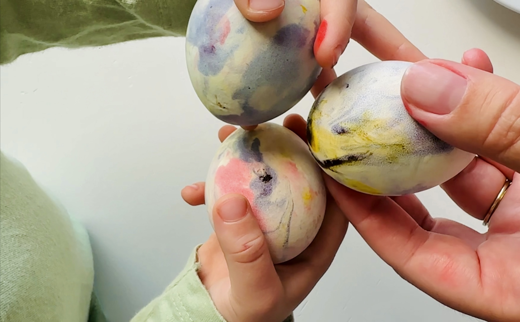 Kaip dažyti kiaušinius su vaikais