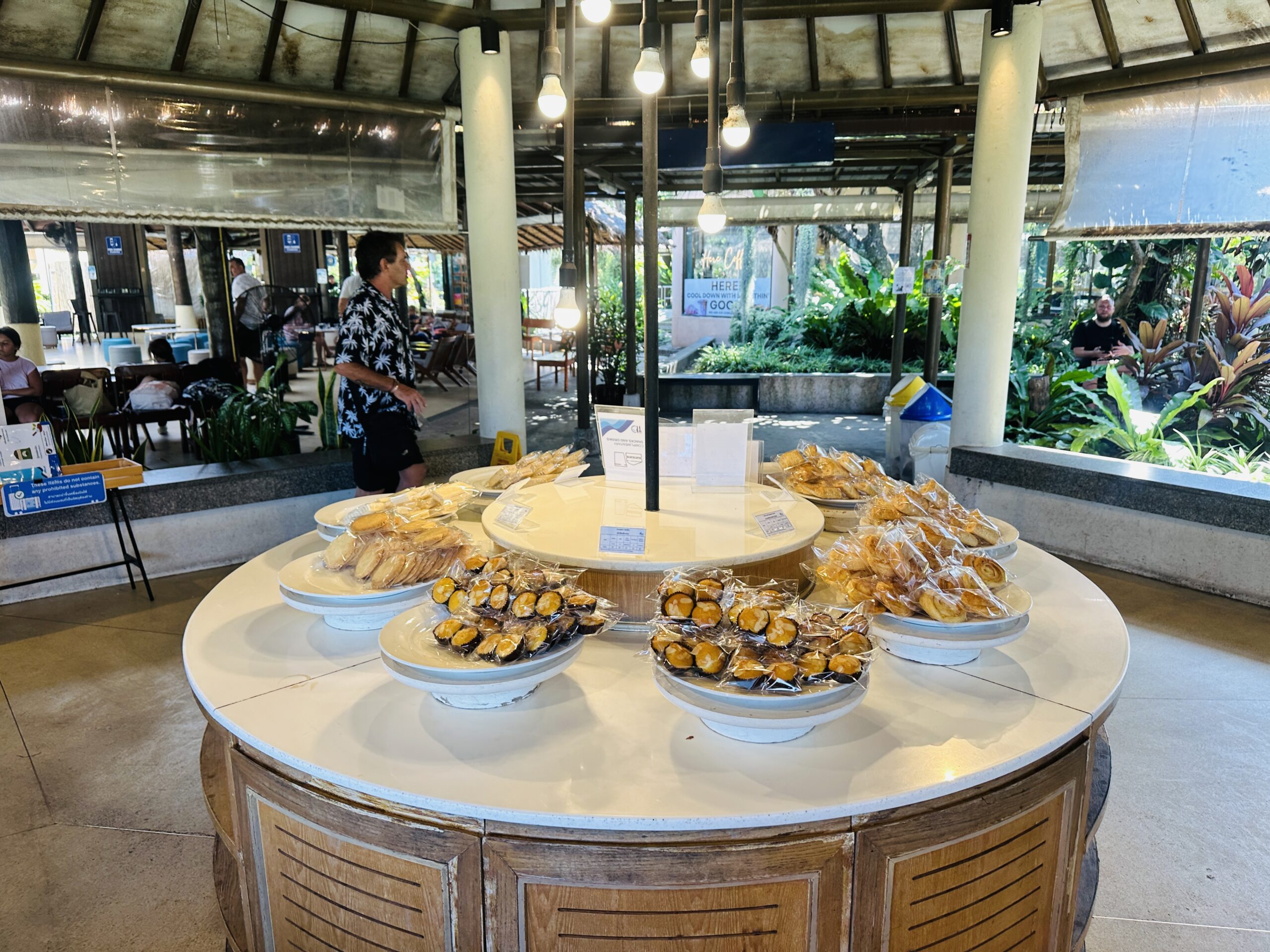 Nemokami gėrimai ir užkandžiai oro uoste