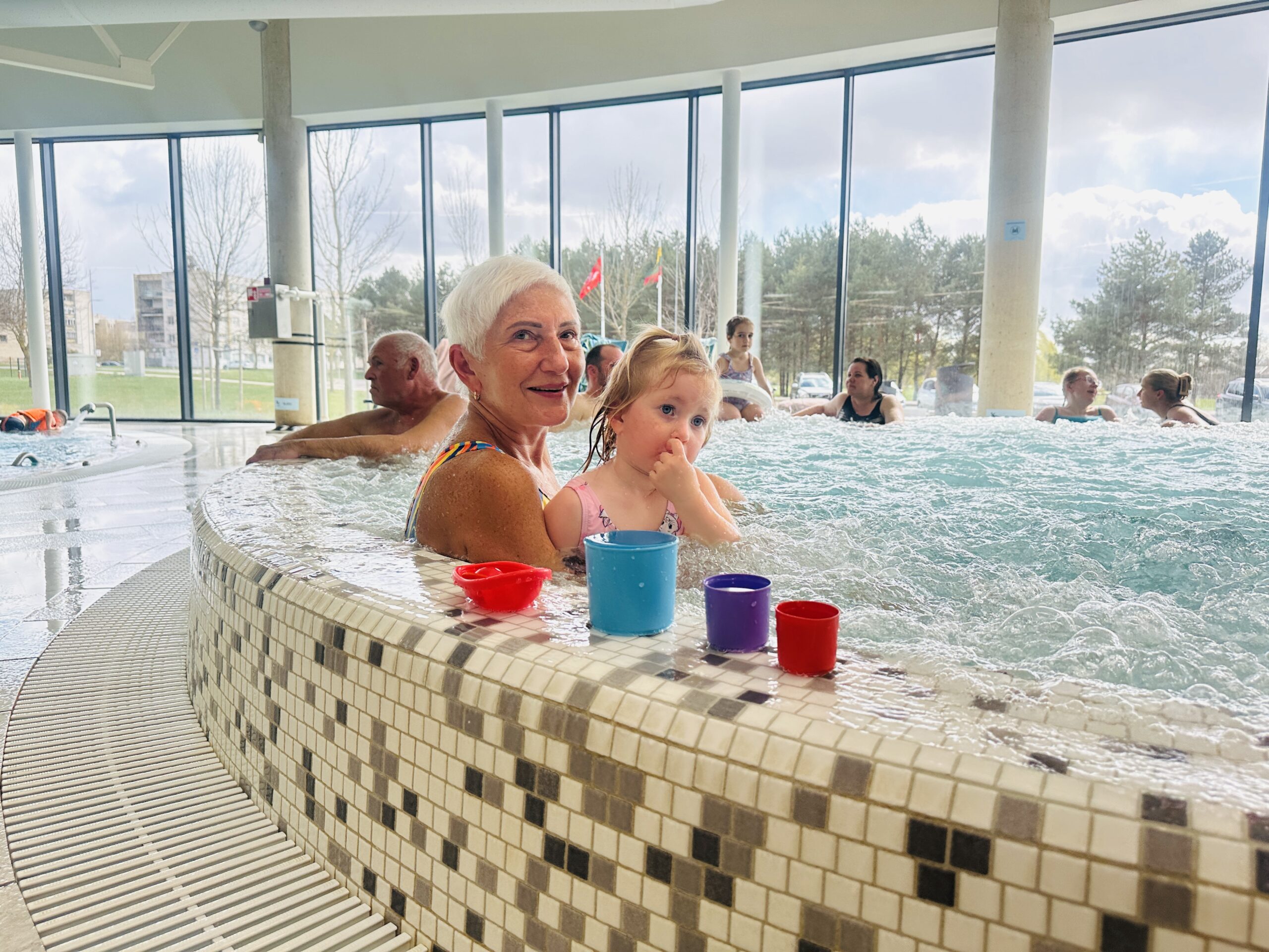 Kupiskio baseinas su vaikais